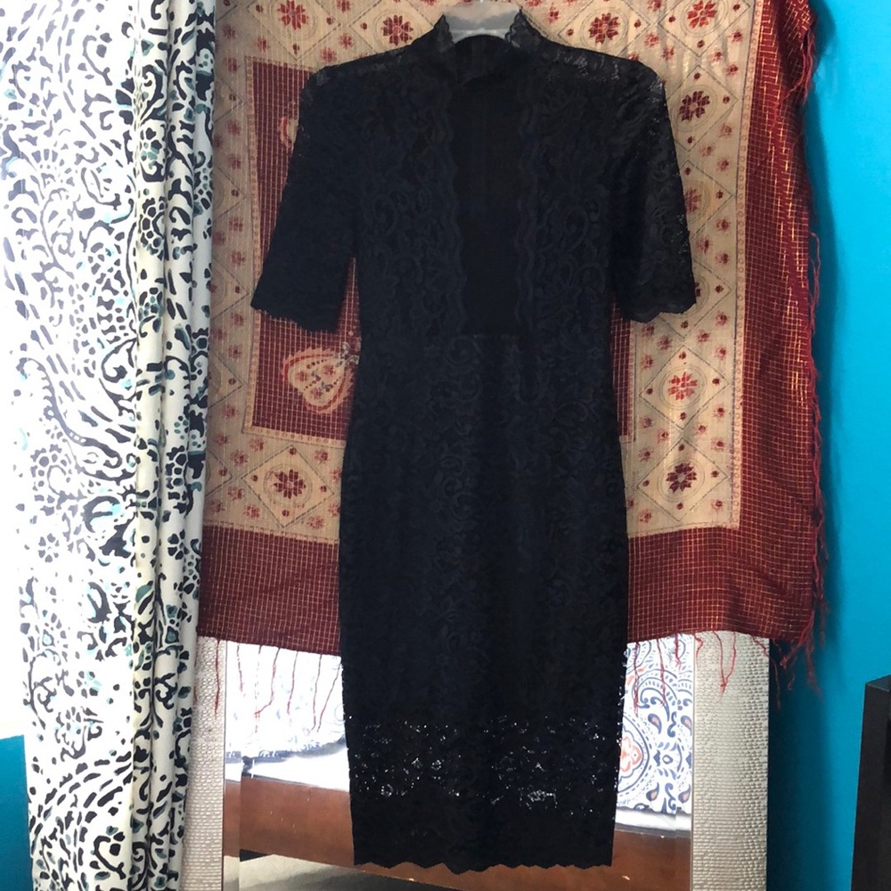 Express Lace MIDI Dress